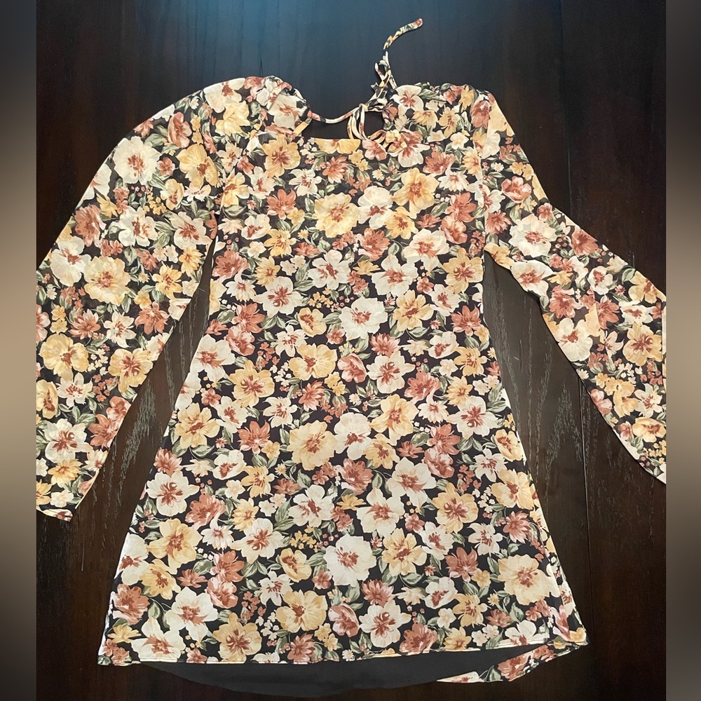 Miss Lola - Floral Flowy Long Sleeve Dress